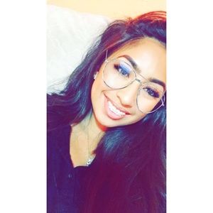 Meet your Posher, Crystal